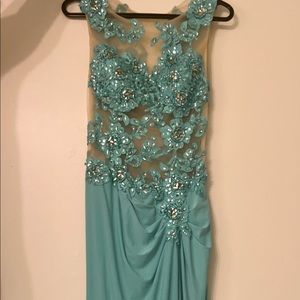 Dress in good condition,clean (has some small stains on the front)